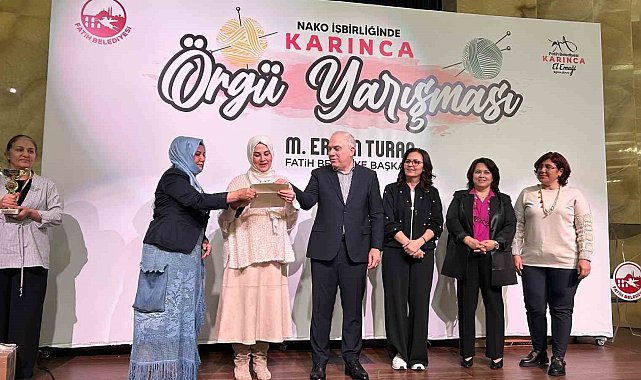 Fatih'te Örgü Festivali'nde dereceye giren yarışmacılar ödüllerini aldı