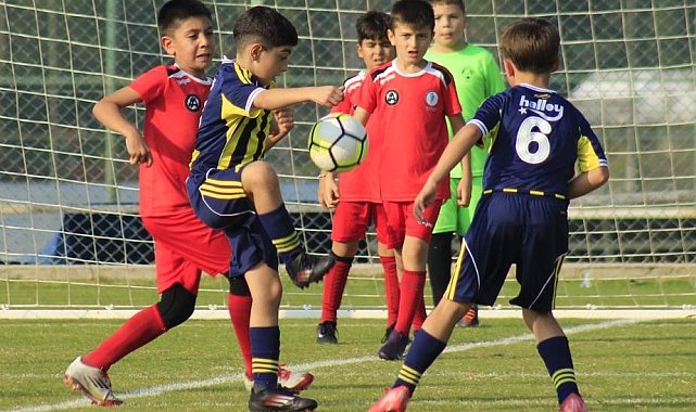 Fenerbahçe'yi eleyen Denizlili gençler dikkat çekti