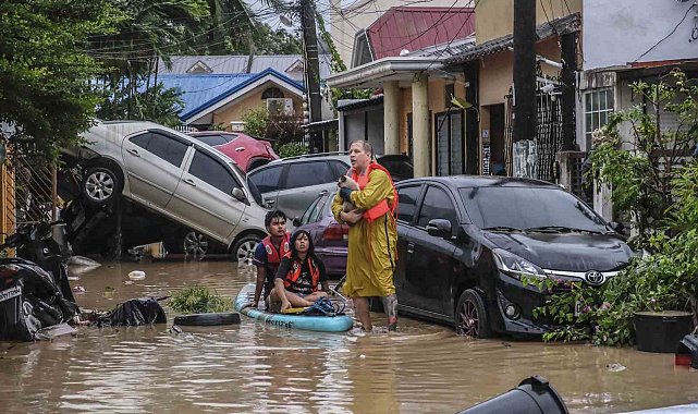 Filipinler'i Kalmaegi Tayfunu vurdu: 2 ölü