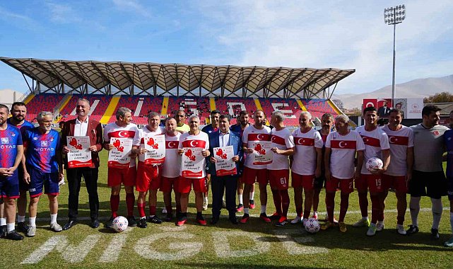 Futbolun efsane isimleri Niğde'de buluştu