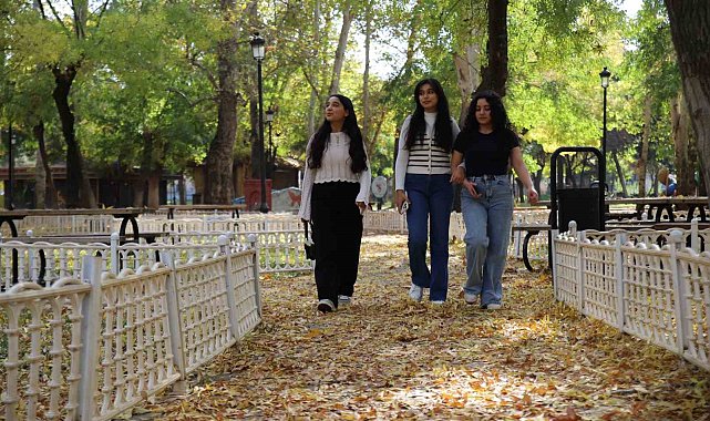 Gaziantep'teki parklar sonbahar renklerine büründü