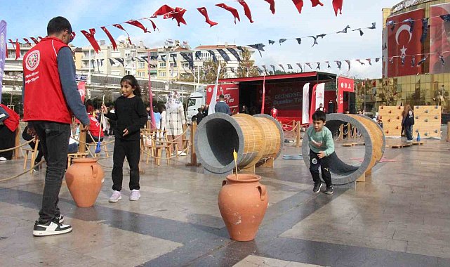 Geleneksel Oyun Tırı Aydınlılarla buluştu