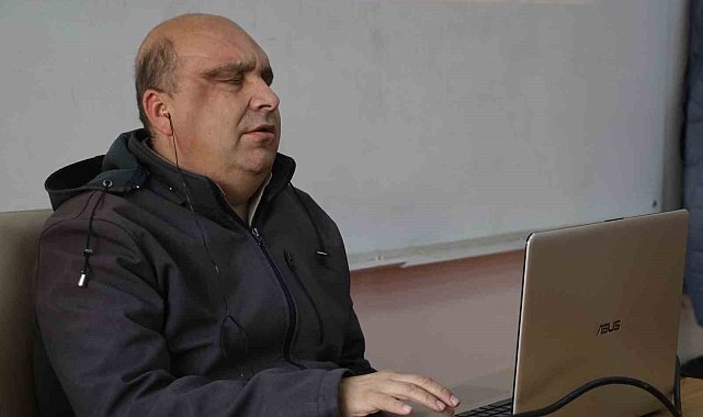 Göz teması olmasa da gönül bağı kurup öğretiyorlar