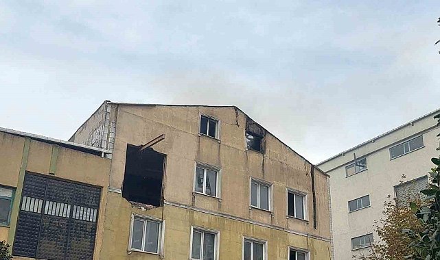 Güngören'de tekstil fabrikası alev alev yandı: O anlar kamerada