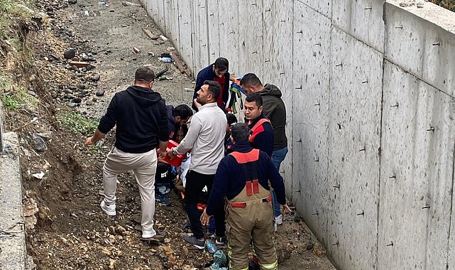 Hafif ticari aracın çarptığı genç kadın, kanala düşerek hayatını kaybetti