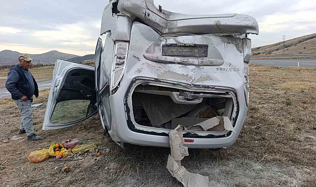 Hafif ticari araçların çarpıştığı kaza 7 kişi yaralandı