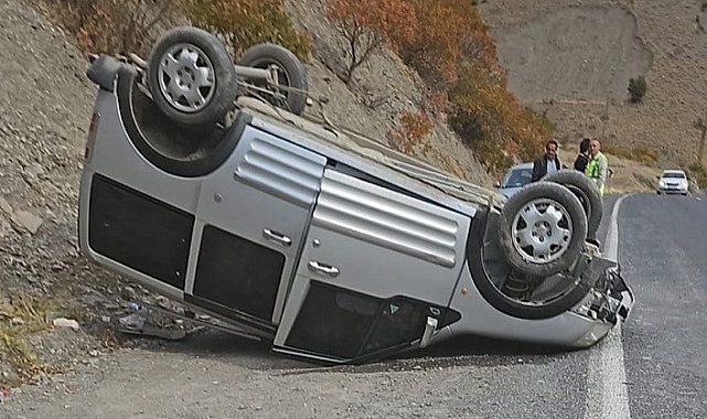 Hakkari karayolunda trafik kazası: 2 yaralı