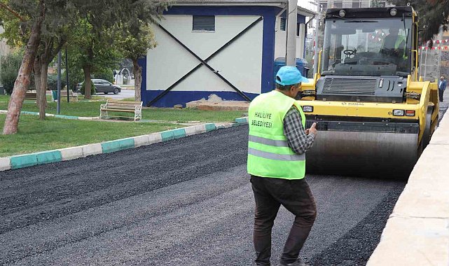 Haliliye'deki mahallede asfalt çalışması