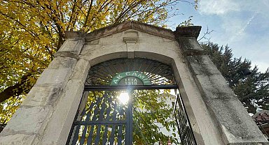 Hamam olarak yapılıp camiye dönüştürülen tarihi yapı 700 yıldır ayakta