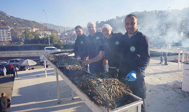 Hamsi bolluğu festivali geri getirdi