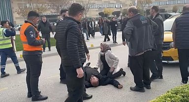 Hastane önünde feci kaza