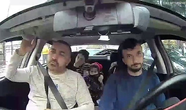 Hastaneye götürülen Böcek ailesinin taksideki görüntüleri araç içi kamerasına yansıdı