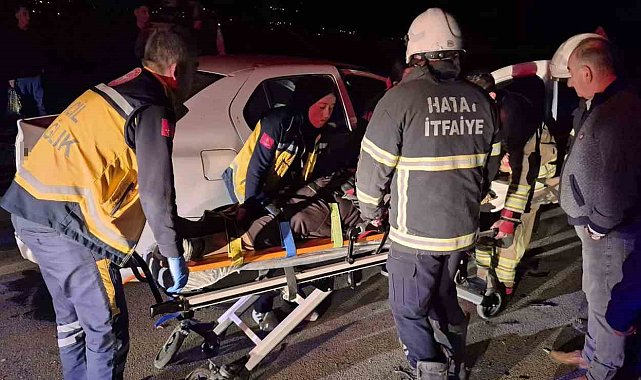 Hatay'da iki otomobil çarpıştı: 4 kişi yaralandı