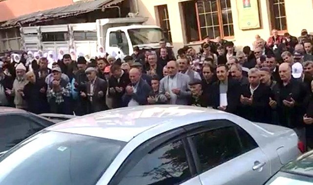 Hisarcık'ta 24 kişilik umre kafilesi dualarla uğurlandı
