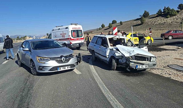 Hisarcık'ta iki otomobil çarpıştı, 1 yaralı