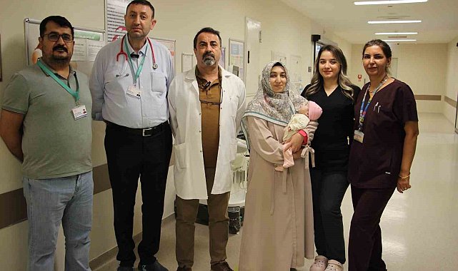 İç organları göğüs boşluğuna dolan bebek, başarılı ameliyatla hayata tutundu