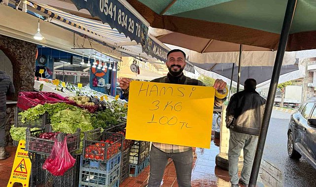 Iğdır'da 3 kilogramı 100 lira olan hamsiye vatandaşlardan yoğun ilgi