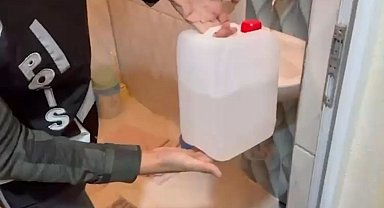 Iğdır'da sahte alkol operasyonu: 85 litre sahte alkol ve ruhsatsız silah ele geçirildi