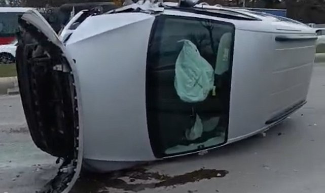 İki araç çarpıştı, sürücü yaralı