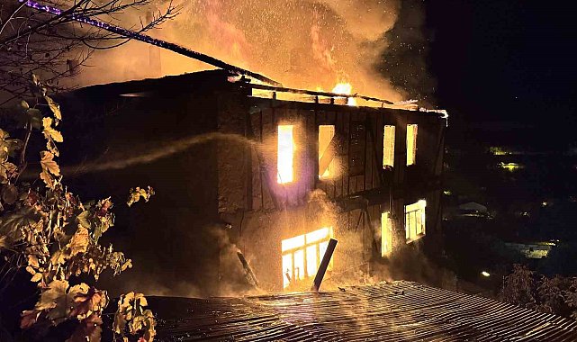 İki katlı ahşap ev alevlere teslim oldu