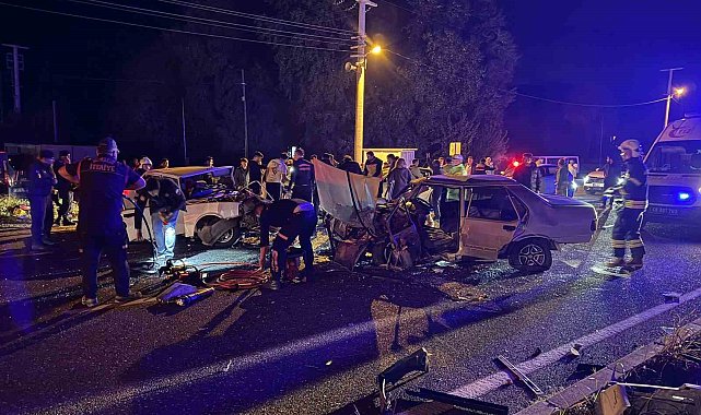 İki Tofaş araç kafa kafaya çarpıştı: 2'si ağır 3 yaralı