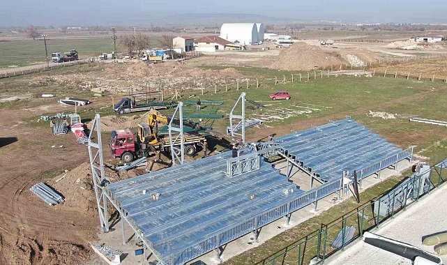 İnönü Spor Kompleksine çelik tribün yerleştiriliyor