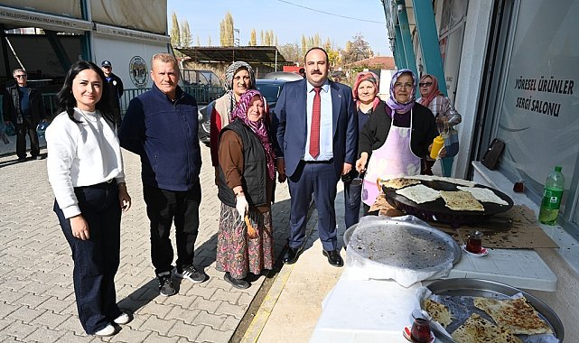 İnönülü kadınlardan Başkan Harmancı'ya bazlama ikramı