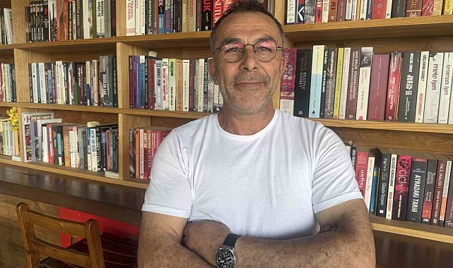 İşlettiği büfede 800 eserlik kütüphane kurdu