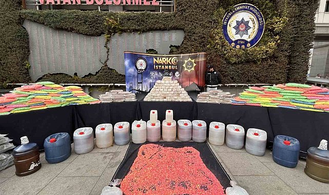 İstanbul ve Kocaeli'de ele geçirilen uyuşturucular emniyette sergilendi