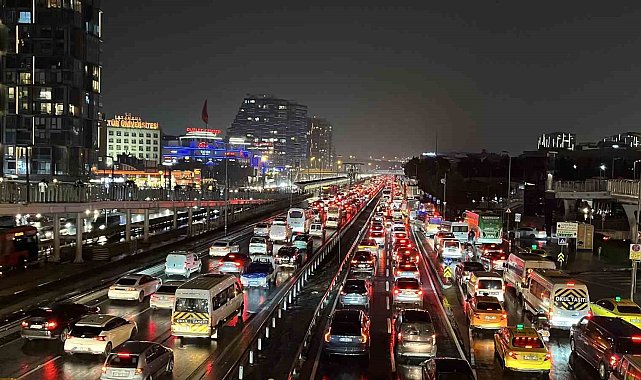 İstanbul'da trafik yoğunluğu yüzde 89'a ulaştı