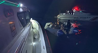 İzmir açıklarında 27 düzensiz göçmen yakalandı, 14 göçmen kurtarıldı