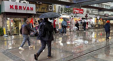 İzmir'de sağanak etkili oluyor
