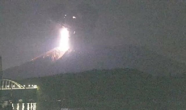 Japonya'daki Sakurajima Yanardağı'nda patlama