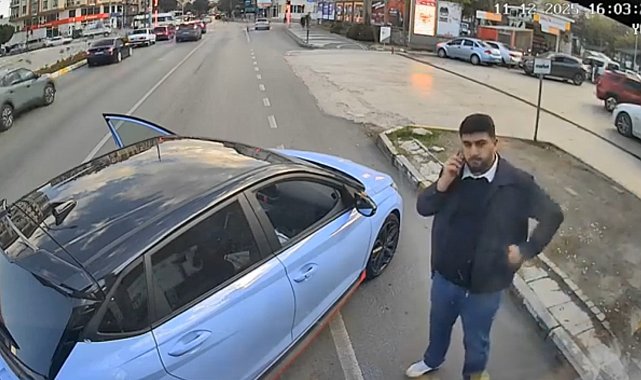 Kadın şoförün kullandığı otobüsün önünü kesen genç, "maganda" ilan edilmesine tepki gösterdi