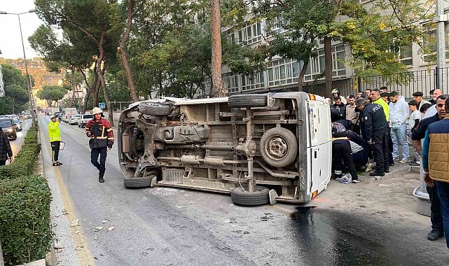 Kaldırıma çarpıp takla attı, park halindeki araçlara çarparak durabildi
