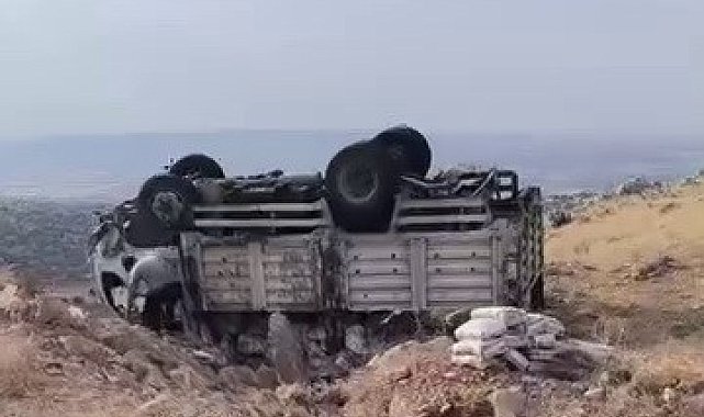 Kamyonet takla atarak ters döndü: 5 Yaralı