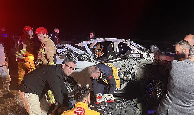 Kamyonete arkadan çarpan otomobil hurda yığınına döndü: 1 ölü, 2 yaralı