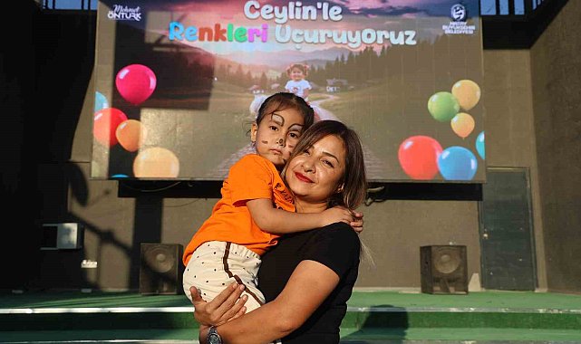 Kansere karşı savaşını kazanan Ceylin'in zaferi gökyüzüne bırakılan balonlarla kutlandı