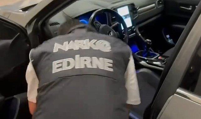 Kapıkule'de aracın gizli bölmelerinden 23 kilo 820 gram skunk çıktı