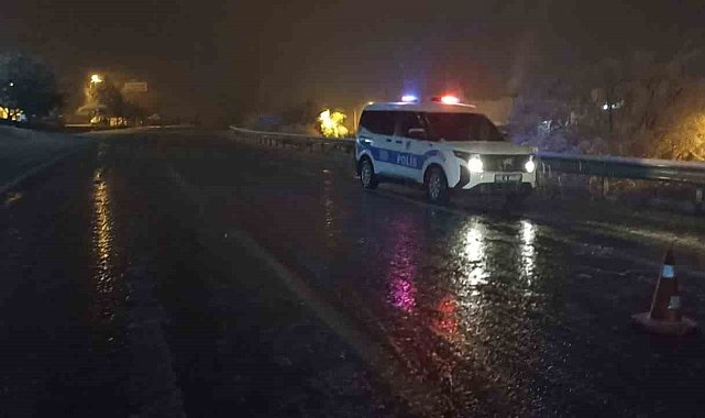 Kar ve tipi etkisini artırdı, kara yolları trafiğe kapatıldı