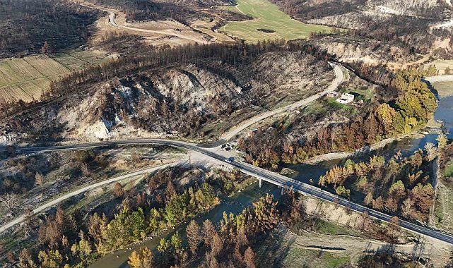 Karabük'te yanan ağaçlarla sonbahar renkleri aynı kadrajda görüntülendi
