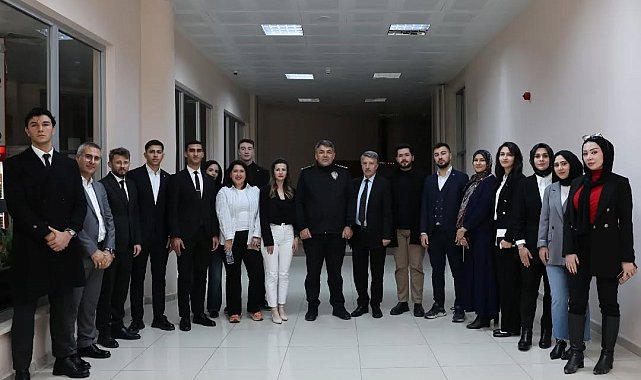 Karaburun'un Hukuk Fakültesi öğrencileriyle buluştu
