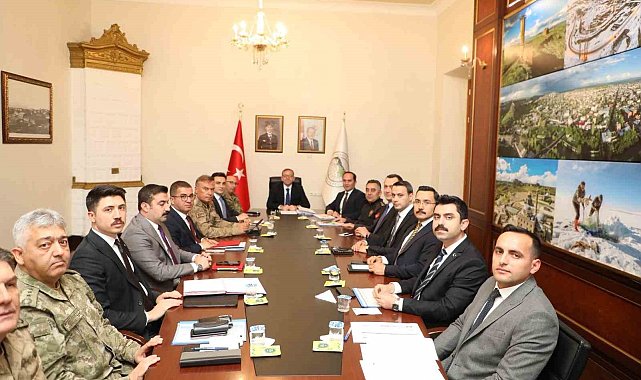 Kars'ta asayiş ve güvenlik toplantısı yapıldı.