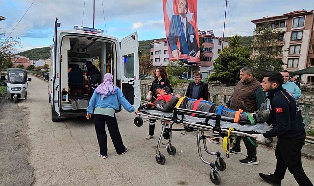 Kasksız motosiklet sürücüsü kazada yaralandı