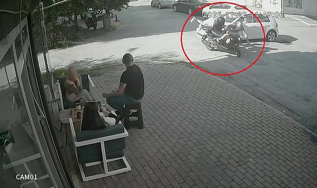 Kasksız yolcu kafasını kaldırıma çarpmaktan kıl payı kurtuldu