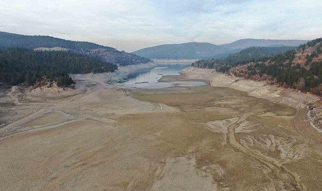 Kastamonu'nun su ihtiyacını karşılayan baraj gölünün büyük kısmı kurudu