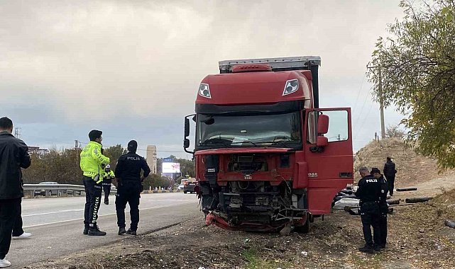 Kavşağa aşırı hızla girerek otomobil sürücüsünün ölümüne neden olan tır sürücüsü tutuklandı