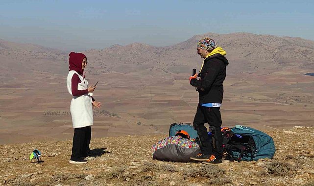 Kaymakam Öztaş, yamaç paraşütüyle Gercüş semalarını turladı