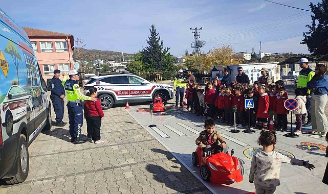 Kilis'te öğrencilere 'Mobil Trafik Aracı' ile trafik eğitimi verildi