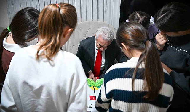 Kırklareli Valisi ve eşi sevgi evlerinde kalan çocuklarla buluştu